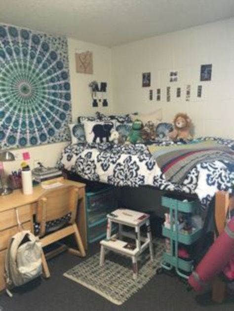 56 Unique Dorm Room Ideas That You Need to Copy #Interior Design source: https://matchness.com/2018/10/03/56-unique-dorm-room-ideas-that-you-need-to-copy/ Dorm Shoe Storage, College Dorm Storage, Unique Dorm Room, Dorm Room Organization Storage, Dorm Room Closet, Creative Storage Ideas, Dorm Room Organization Diy, College Living Rooms, Cool Teen Bedrooms