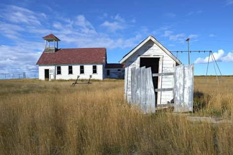 5 Spooky Ghost Towns in Montana - Drivin' & Vibin' Ghost Towns In Colorado, Abandoned Towns, Montana Travel, Abandoned Town, Camping Park, Spooky Stories, Road Trip Routes, Billings Mt, Rv Living Full Time