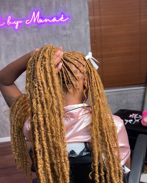 The girls love the bows 🎀🤍 You can book this style using the link in bio Style : indie locs + boho curls add on . . . #dallashairstylist #locstyles #protectivestyles #vegashairstylist #knotlessbraids #hairinspo #vegaslocs #houstonhair #hairstyles #vegasfauxlocs #vegashair #explore Burgundy Boho Locs, Honey Brown Soft Locs, Locs With Bows, Blonde Distressed Locs, 27 Soft Locs, Fake Locs Hairstyles For Women, Boho Locs Bob, Ginger And Blonde Locs, Blonde Boho Locs