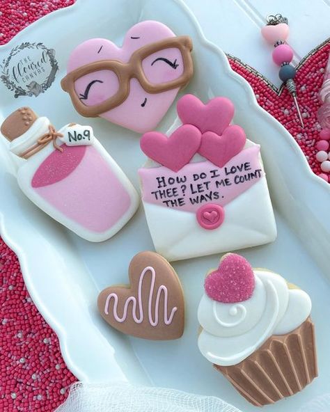 Cake Pops, Valentine Cookies Decorated, Valentines Day Sugar Cookies, Cookies Cupcake, Valentine Sugar Cookies, Cookie Business, Sugar Cookie Designs, Valentines Day Cookies, Creative Cookies