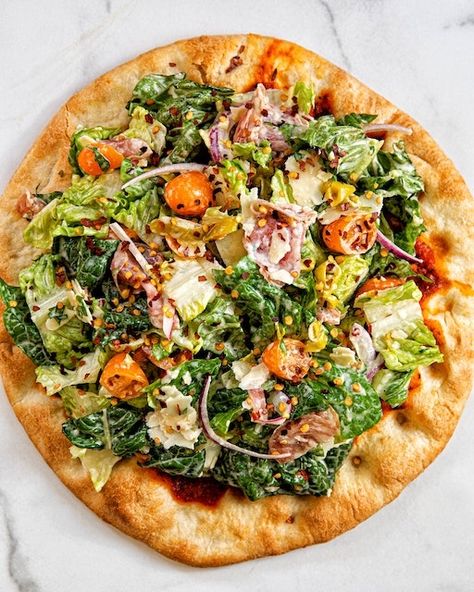 Copycat Jon & Vinny's Salad Days Pizza - by Carina Wolff Jon And Vinny, Salad Pizza, Pizza Salad, Make Your Own Pizza, Ricotta Pasta, Pizza Day, Veggie Pizza, Spring Salad, Vegan Pizza