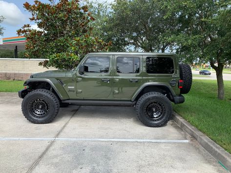 Sage Green Jeep, Sage Green Jeep Wrangler, Green Truck, Green Jeep Wrangler Aesthetic, Green Jeep Aesthetic, Dark Green Car, Green Cars, Light Green Jeep Wrangler, Olive Green Jeep