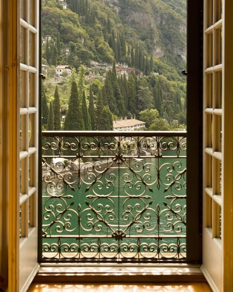 Italian Mansion, Somewhere In Northern Italy 1983, Italy Vibes, Comer See, Italy House, Italy Home, Italian Aesthetic, Italian House, Italian Home