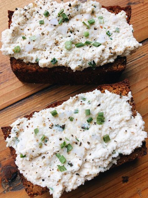 Cashew and Chive Ricotta is a perfect vegan and dairy-free alternative. Spread it on gluten free toast or use it in a healthy Italian meal! Cashew Ricotta Cheese, Cashew Ricotta, Gluten Free Toast, Ricotta Recipes, Healthy Italian, Dairy Free Alternatives, No Gluten, Ricotta Cheese, Vegan Paleo