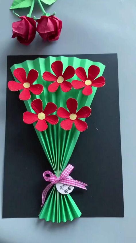 Craft For Kids Easy, Flower Crafts Kids, Crafts For Mom, Folding Origami, Toddler Arts And Crafts, Hand Crafts For Kids, Mothers Day Crafts For Kids, Handmade Paper Crafts, Ideas For Easter Decorations