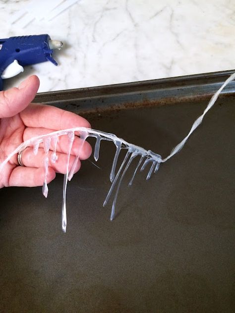 How To Make Icicles With Hot Glue, Hot Glue Icicles Diy, Fake Icicles Diy, Hot Glue Icicles, Diy Christmas Icicles, Diy Icecicles Decorations, Diy Icecycles, Icicles Diy, Diy Icicles