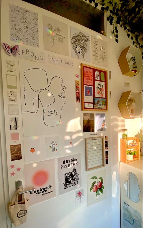 This door is my pride, woah. On this door you’ll find magazine cutouts (mostly from Flow), posters and postcards from Shein or Alternote, a bulletin board from Shein, a transparant whiteboard from Flying Tiger and other random stuff I collected over the past years 📋 Magazine Cutouts, Flying Tiger, Safe Space, Whiteboard, White Board, Bulletin Boards, Bulletin Board, Random Stuff, The Past