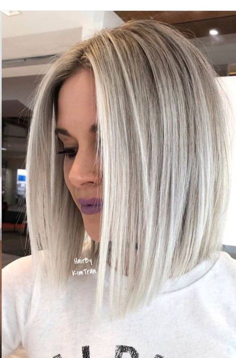 22 coupes au carré avec balayage ombre blond polaire 12 Ice Blonde Hair, Silver Blonde Hair, Icy Blonde Hair, Cool Blonde Hair, Silver Blonde, Blending Gray Hair, Blonde Hair Inspiration, Blonde Hair Looks, Platinum Blonde Hair