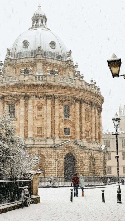 The Radcliffe Camera - Oxford University Library Oxford, Radcliffe Camera, College Vision Board, Building Aesthetic, Light Academia Aesthetic, Aesthetic Study, Oxford England, New College, Dream College