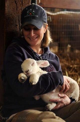 Take a break and relax with 5 photos of people hugging sheep - Pets - TODAY.com Lamb Face, People Hugging, Baby Sheep, Baby Lamb, Sheep And Lamb, Goody Bags, Sweetest Thing, Cute Animal Videos, Cute Animal Pictures