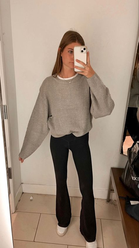 Black Flares Winter Outfit, Flare Pants Sweater Outfit, Cute Outfits With Yoga Pants Fall, Cute Comfy Outfits With Flare Leggings, Flared Leggings Outfit Dressy, Flared Leggings With Sweater, Big Sweater Outfit With Leggings, Casual Black Flare Pants Outfit, Black Flares Outfit Aesthetic