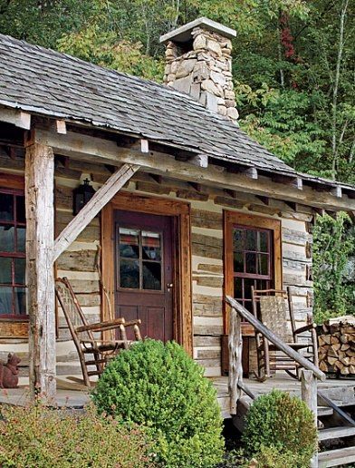 Tadpole Cottage, Interior Design by Suzanne Kasler AD Old Log Cabin, Old Cabins, Little Cabin In The Woods, Cabin Exterior, Exterior Stain, English Country Style, Country Cabin, Cottage Cabin, Cabin Living