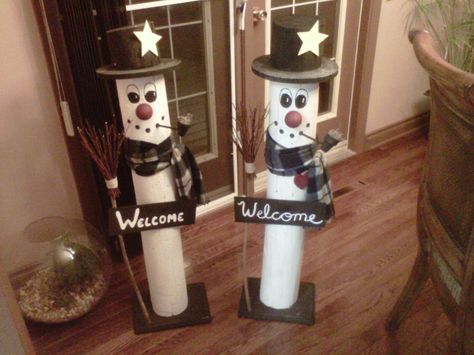 Fence post snowmen Xmas Crafts To Sell, Post Snowman, Fence Post Crafts, Post Crafts, Holiday Paintings, Wooden Ceiling Fans, Christmas Boutique, Nursery Crafts