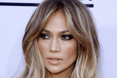 This Blogger’s J. Lo Makeup Transformation Will Make You Do a Double Take - NewBeauty J Lo Makeup, J Lo Hair, Jennifer Lopez Hair Color, Jlo Makeup, Jennifer Lopez Makeup, Jennifer Lopez Hair, Lumpy Space, Diamond Face Shape, Diamond Face