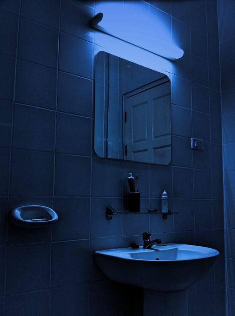 ☮ * ° ♥ ˚ℒℴѵℯ cjf Bathroom At Night, Blue Bathroom Walls, Blue Aesthetic Dark, Dark Bathrooms, Purple Bedrooms, Horror Themes, Dark Pictures, Mood And Tone, Beads Bracelet Design