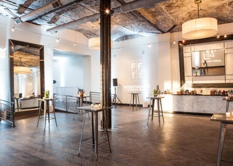 Modern venues for small events | Choose Chicago Small Party Venues, Event Space Decor, Event Space Business, Event Space Design, Event Venue Design, Event Venue Spaces, Events Place, Warehouse Design, Event Room