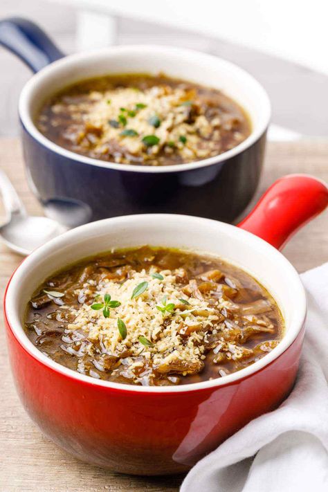 Paleo Crockpot French Onion Soup - Paleo Grubs Soup Onion, Crockpot French Onion Soup, Paleo Soup Recipe, Paleo Chicken Soup, Paleo Crockpot Recipes, Soup Paleo, Healthy Breakfast Bowl, Recipes French, Paleo Soup