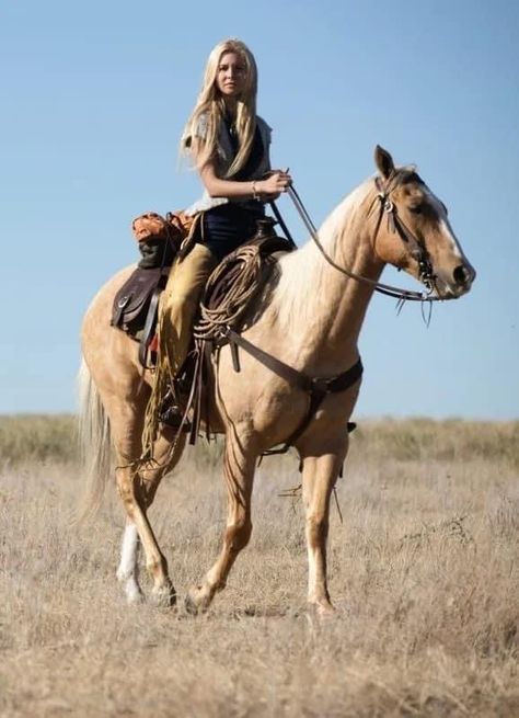 1883 Costume Ideas, Elsa From 1883, Elsa Dutton 1883, Isabel May Hair 1883, Yellowstone Horses, Elsa 1883, 1883 Elsa, 1883 Tv Series, Elsa Dutton