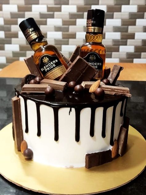 Cake Liquor Design, Birthday Cake For A Man Simple, Wine Cake Designs For Men, Beer Cake Design For Men, Liquor Cake Design, Wine Cake Designs, Liquor Cake Ideas, Alcohol Cake Ideas For Men, Alcohol Cake Design