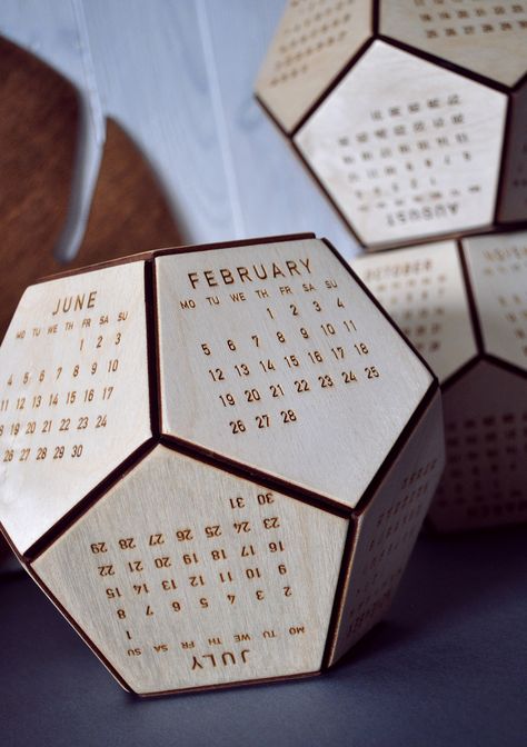 Blog Calendar, Boss Gifts, Wooden Decorations, Calendar 2020, Business Gift, Desk Calendar, Desk Calendars, Wood Desk, Office Accessories