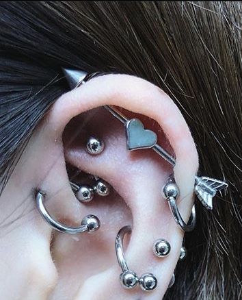 Nose Piercing Ideas, Emo Piercings, Emo Jewelry, Cool Ear Piercings, Pretty Ear Piercings, Cool Piercings, Cute Piercings, Piercing Ideas, Body Jewelry Piercing