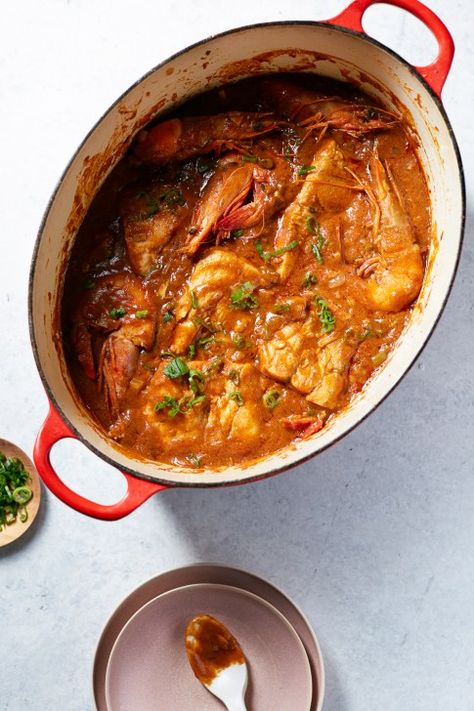 Courtbouillon Recipe, Italian Seafood Stew, Easy Stew Recipes, Dark Roux, Cioppino Recipe, Seafood Stew Recipes, Fish Stew Recipes, Cajun Creole Recipes, Delicious Seafood Recipes