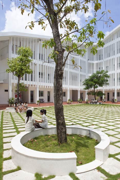 Binh Duong School by Vo Trong Nghia Vo Trong Nghia, World Architecture Festival, Urban Landscape Design, Sustainable Building, Easy Landscaping, Landscape Architecture Design, School Yard, School Garden, Landscape Projects