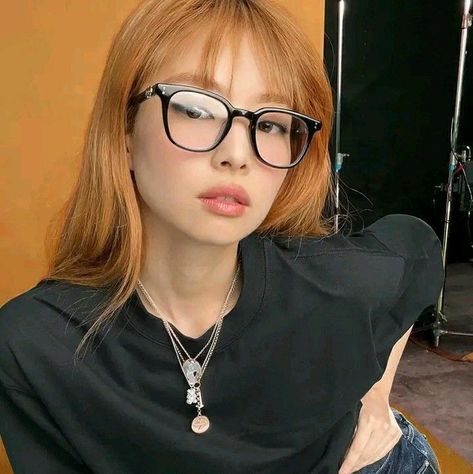 Fotografi Vintage, Jennie Kim Blackpink, Orange Hair, Blackpink Photos, Blackpink Fashion, Blackpink Jennie, Girl Icons, Ideas Style, Korean Girl