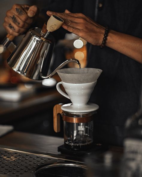 Brew Bar, Hario V60, Coffee Shop Photography, Coffee Board, Coffee Shot, Industrial Coffee, Coffee Shop Aesthetic, Make Coffee, Coffee Photos