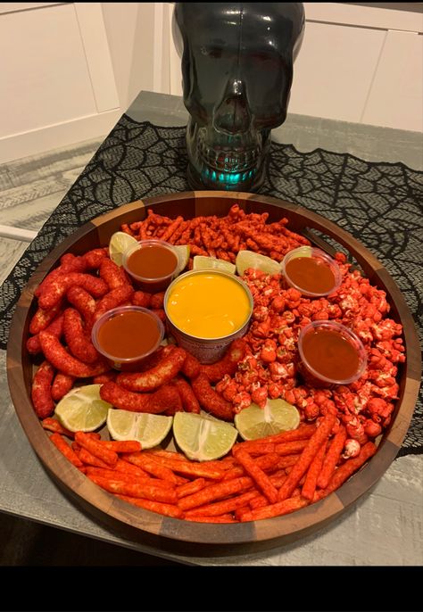 Take your favorite hot cheetos: lime, fries, popcorn, puffs etc and make a delicious board for parties or gatherings. Hot Cheeto Puffs Snacks, Hot Cheeto Popcorn, Fancy Movie Night, Chip Charcuterie Board Ideas, Hot Food Platters, Hot Cheeto Snacks, Hot Chips Snacks, Fries Charcuterie Board, Chip Charcuterie Board