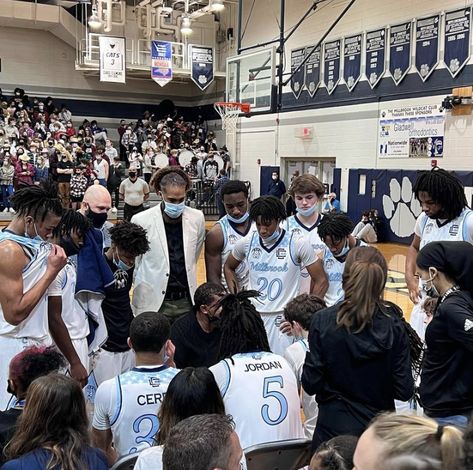 Highschool Basketball Aesthetic, High School Basketball Game, Highschool Basketball, College Basketball Players, Basketball Photos, School Basketball, Dark Skin Boys, Welcome Banner, Life Series