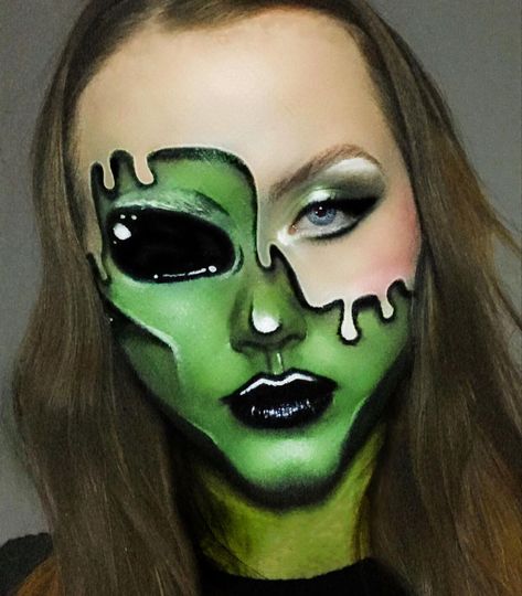 Alien Glitter Makeup, Alien Makeup Halloween, Alien Makeup Looks, Alien Face Paint, Alien Halloween Makeup, Alien Make-up, Designer Presentation, Green Face Paint, Alien Makeup