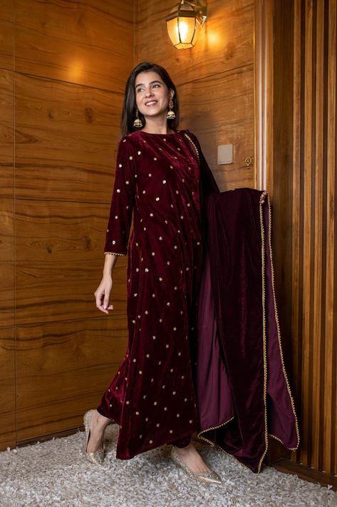 Maroon Sharara Dress, Maxi Designs Pakistani, Velvet Kurta Designs, Maroon Velvet Suit, Velvet Pakistani Dress, Maroon Velvet Dress, Shaurya Sanadhya, Velvet Kurti, Velvet Suit Design