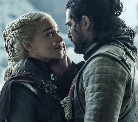 Jon Snow Daenerys Targaryen, Jon Daenerys, Game Of Thrones Ending, Game Of Thrones Wallpaper, Daenerys And Jon, Game Of Thrones Episodes, Jon Snow And Daenerys, Emily Watson, Game Of Thrones Facts