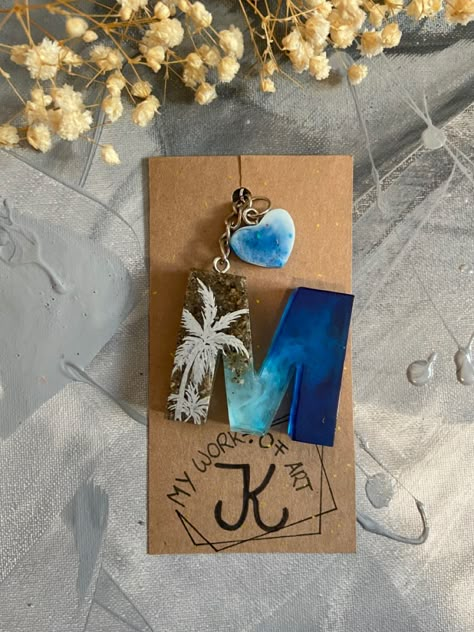 Keychain made out of resin Beach Letters, Letter Resin Keychain, Coaster Painting, Alphabet Resin, Resin Book, Palm Tree Jewelry, Diy Resin Gifts, Resin Alphabet, Resin Pendant Diy