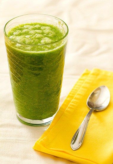 Green Smoothie Recipe Vegetable Smoothie Recipes, Yummy Green Smoothie, Healthy Green Smoothies, Drinks Recipes, Green Smoothie Recipes, Smoothie Shakes, Health Drink, Smoothie Drinks, Smoothie Recipe