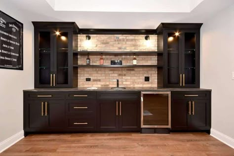 The Top 56 Basement Bar Ideas - Interior Home and Design - Next Luxury Modern Basement Bar, Wet Bar Basement, Wet Bar Designs, Basement Wet Bar, Home Wet Bar, Basement Bar Ideas, Home Bar Rooms, Modern Basement, Basement Bar Designs