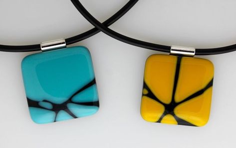 Fused Glass Jewelry Dichroic, Fused Glass Pendant Necklace, Fused Glass Necklace, Glass Fusion Ideas, Fused Glass Artwork, Glass Fusing Projects, Sculptural Jewelry, Fused Glass Pendant, Fused Glass Jewelry