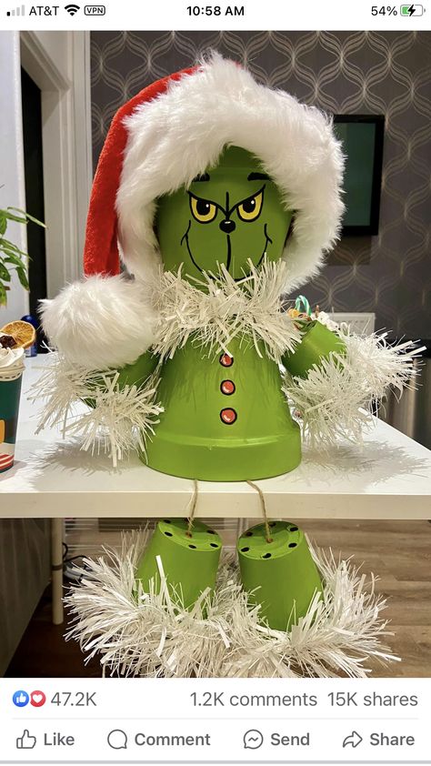 Santa Clay Pot Crafts, Grinch Made Out Of Clay Pots, Clay Pot Grinch, Grinch Terra Cotta Pot, Grinch Bottle Crafts, Gnome Christmas Decor Diy, Grinch Clay Pots, Grinch Pumpkin Decorating, Santa Pumpkin Painted