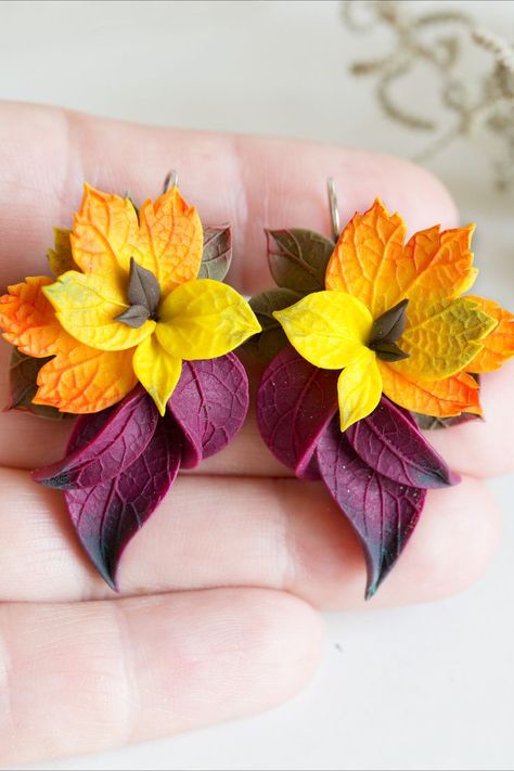 Polymer clay artisan earrings with red and yellow maple leaves Fall Leaf Clay Earrings, Fall Polymer Clay Earring Ideas, Polymer Clay Holiday Earrings, Autumn Polymer Clay Earrings, Fall Polymer Clay Ideas, Autumn Polymer Clay, Fall Polymer Clay Earrings, Polymer Clay Art Jewelry, Clay Art Jewelry