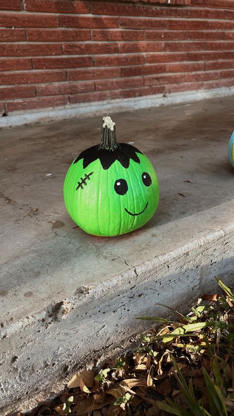 Pumpkin Ideas For Small Pumpkins, Painting Pumpkins Ideas Diy Scary, Pant Pumpkin Ideas, Pain Pumpkin Ideas, Pumpkin Paint Pen Ideas, Cute Paint Pumpkins, Cute And Easy Things To Paint On Pumpkins, Pumpkin Painting Ideas Zombie, Easy Painting Ideas On Pumpkins