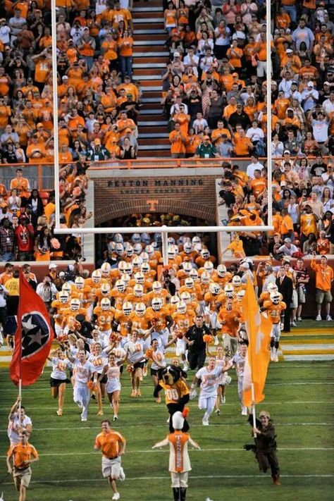 Best tradition in college football! Running through the T! ~ Check this out too ~ RollTideWarEagle.com sports stories that inform and entertain and Train Deck to learn the rules of the game you love. #Collegefootball Let us know what you think. #UT #Vols Tennessee Vols Football, Ut Vols, Tn Football, Early College, Ut Football, Rocky Top Tennessee, Neyland Stadium, Tennessee Volunteers Football, Tennessee Girls