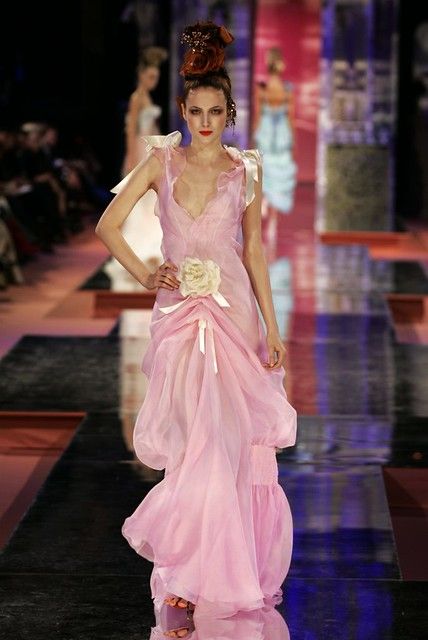 Pink Runway Dress, Christian Lacroix Haute Couture, Tattoos Architecture, Quotes Tattoos, Christian Fashion, Sarah Jessica Parker, Couture Gowns, Christian Lacroix, Beautiful Gowns