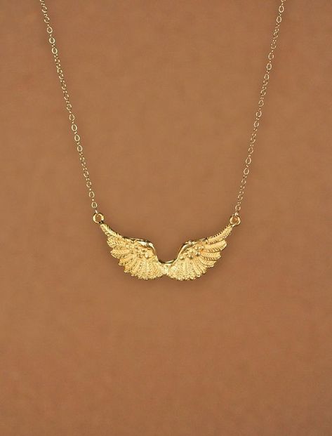 Jewelry Pictures, Guardian Angel Necklace, Blue Sapphire Necklace, Angel Necklace, Jewelry Accessories Ideas, Wing Necklace, Dope Jewelry, Emerald Jewelry, Girly Jewelry