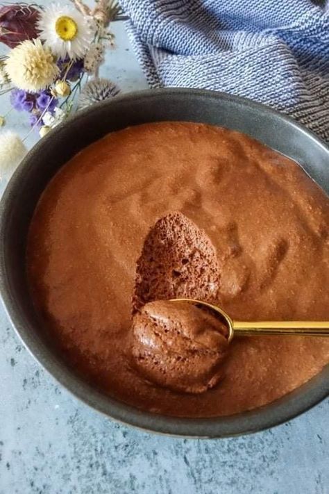 Keto & Low Carb Ideas | This keto chocolate mousse is smooth, rich, and creamy, you won’t believe it is low carb Pudding Recept, Keto Chocolate Mousse, Desserts With Biscuits, Mousse Dessert, Creme Dessert, Cooking Chocolate, Keto Chocolate, Sugar Free Chocolate, Chocolate Mousse