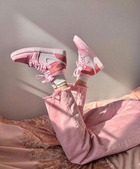 Air Jordan 1 Mid Digital Pink, Pink Jordans, Look Rose, Womens Basketball Shoes, Mia 3, Pastel Pink Aesthetic, Pink Vibes, Pink Themes, Aesthetic Shoes