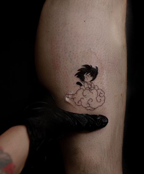 Goku, kid goku, goku tatuagem, dragom ball tattoo Dragon Ball Inspired Tattoo, Small Dragon Ball Tattoo, Small Goku Tattoo, Kid Goku Tattoo, Goku Tattoo Ideas, Dragon Ball Tattoo Ideas, Hana Tattoo, Dragon Ball Z Tattoo, Goku Tattoo