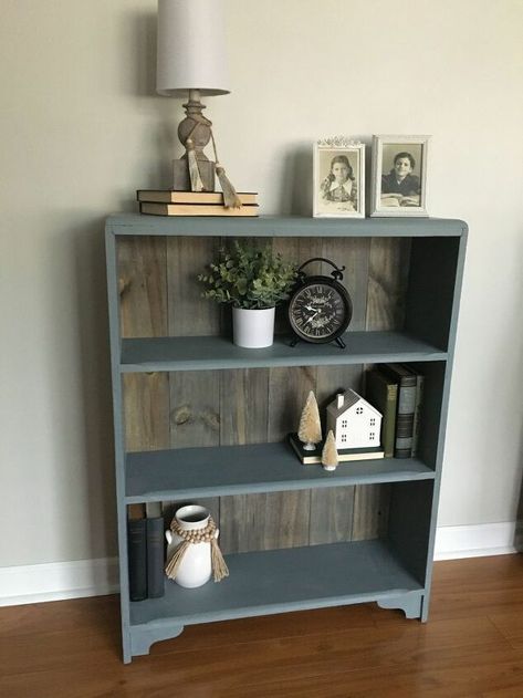 Hey my friends! On one of my "treasure hunting" adventures, I spotted this solid wood bookcase. As soon as I saw it, I knew it had great potential. Billy Bookcase Ideas, Contemporary Bookshelves, Ikea White Shelves, Reading Nook Closet, Bookcase Ideas, Bookcase Makeover, Solid Wood Bookcase, Cube Storage Shelves, Old Bookcase