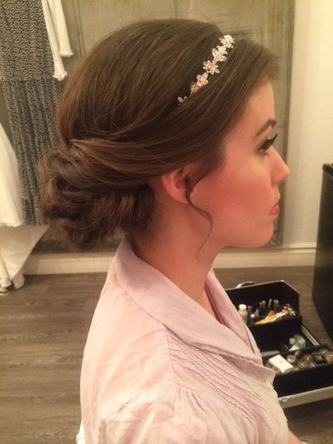 Bride brunette elegant hair updo Bride Brunette, Brunette Updo, Bride Hairstyles Updo, Updo With Headband, Bride Updo, Minimalist Hair, Guest Hair, Bridal Hair Updo, Up Dos For Medium Hair