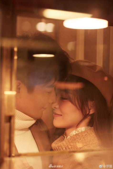 [Breaking] Tang Yan and Luo Jin’s Wedding – Cnewsdevotee Tiffany Tang Luo Jin, Luo Jin, Princess Weiyoung, Wedding Photo Sharing, Tiffany Tang, Romantic Photos, Korean Couple, Red Books, Happy Couple